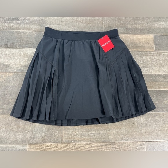 NEW Spanx Get Moving Pleated Skort Black - Picture 4 of 12